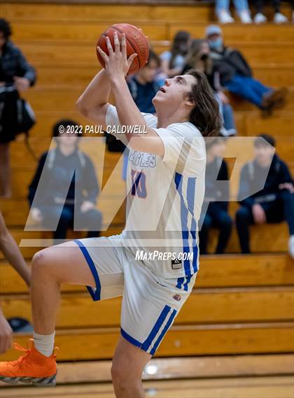 Thumbnail 3 in Rogers vs Graham-Kapowsin (SPSL 4A playoff) photogallery.