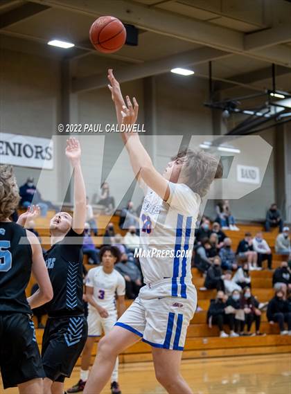Thumbnail 2 in Rogers vs Graham-Kapowsin (SPSL 4A playoff) photogallery.
