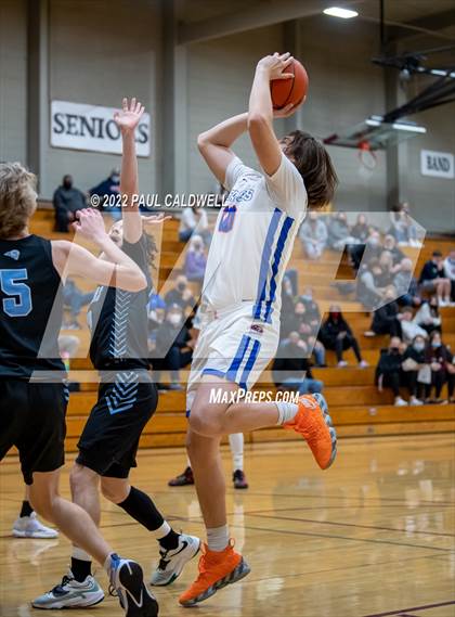 Thumbnail 3 in Rogers vs Graham-Kapowsin (SPSL 4A playoff) photogallery.