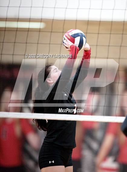 Thumbnail 1 in Lamar vs Martin photogallery.