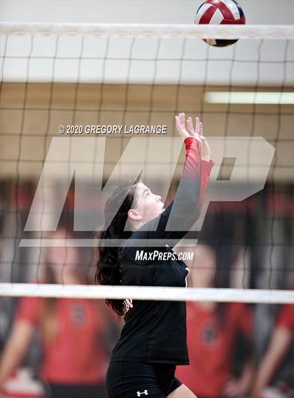 Thumbnail 3 in Lamar vs Martin photogallery.