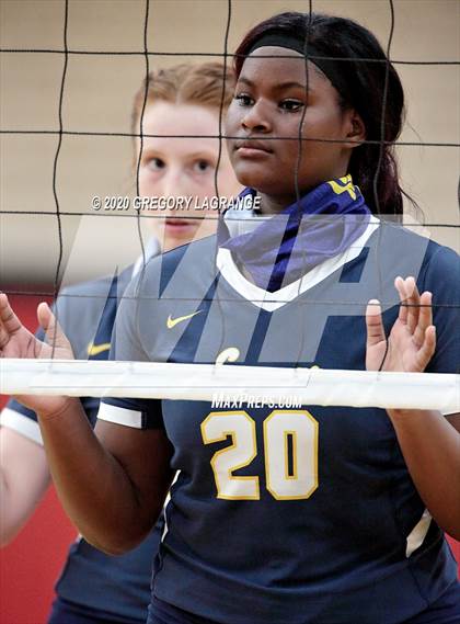 Thumbnail 2 in Lamar vs Martin photogallery.