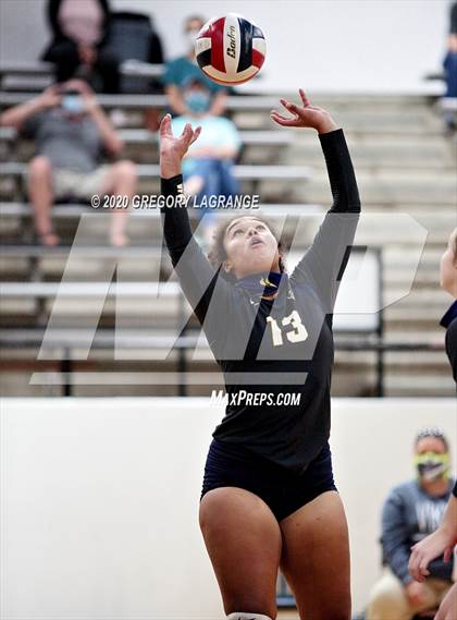 Thumbnail 3 in Lamar vs Martin photogallery.