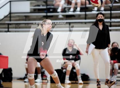 Thumbnail 1 in Lamar vs Martin photogallery.