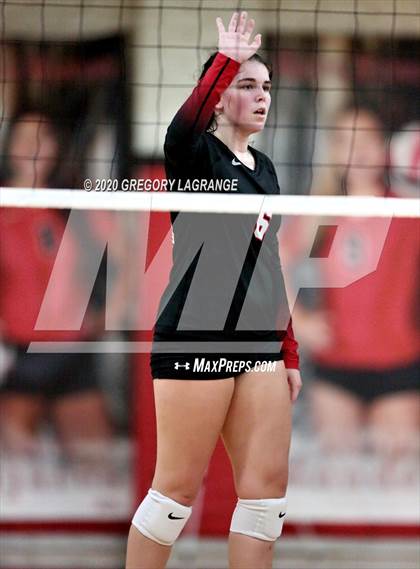 Thumbnail 2 in Lamar vs Martin photogallery.