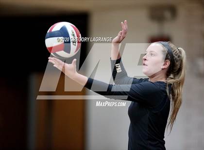 Thumbnail 2 in Lamar vs Martin photogallery.