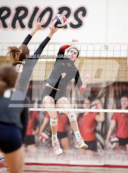Thumbnail 3 in Lamar vs Martin photogallery.