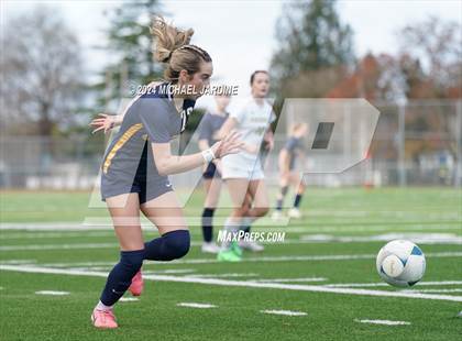 Thumbnail 2 in Bellevue vs Roosevelt (WIAA 3A Semifinal) photogallery.