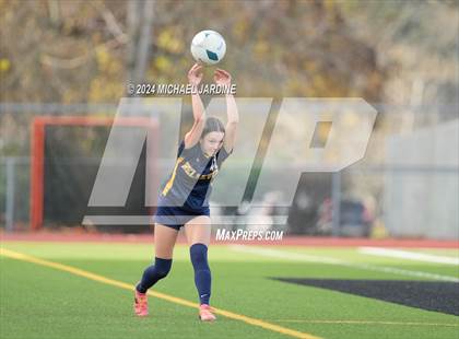 Thumbnail 2 in Bellevue vs Roosevelt (WIAA 3A Semifinal) photogallery.