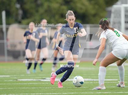 Thumbnail 2 in Bellevue vs Roosevelt (WIAA 3A Semifinal) photogallery.