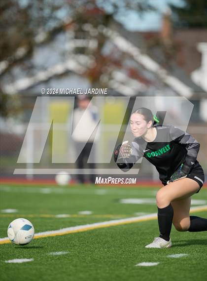 Thumbnail 2 in Bellevue vs Roosevelt (WIAA 3A Semifinal) photogallery.