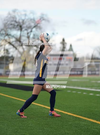 Thumbnail 1 in Bellevue vs Roosevelt (WIAA 3A Semifinal) photogallery.