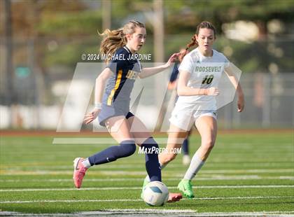 Thumbnail 3 in Bellevue vs Roosevelt (WIAA 3A Semifinal) photogallery.
