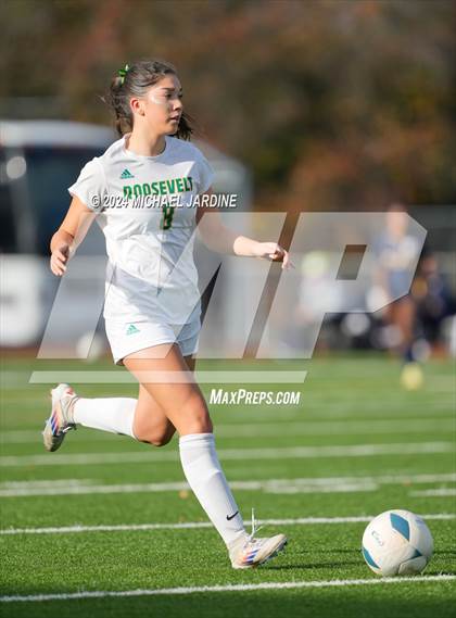 Thumbnail 2 in Bellevue vs Roosevelt (WIAA 3A Semifinal) photogallery.