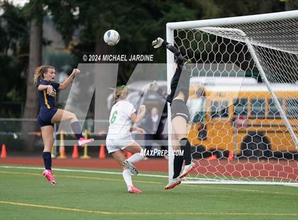 Thumbnail 1 in Bellevue vs Roosevelt (WIAA 3A Semifinal) photogallery.