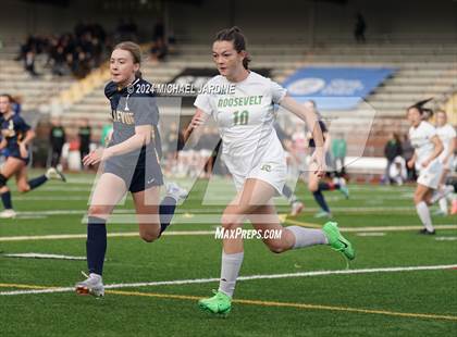 Thumbnail 3 in Bellevue vs Roosevelt (WIAA 3A Semifinal) photogallery.