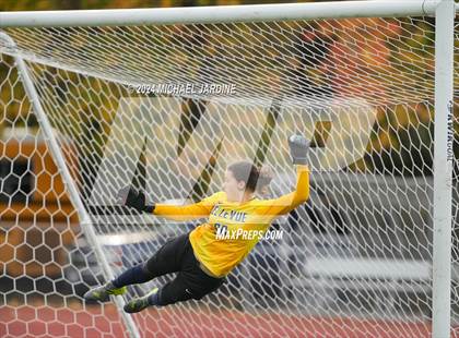 Thumbnail 3 in Bellevue vs Roosevelt (WIAA 3A Semifinal) photogallery.