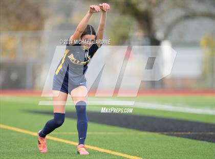 Thumbnail 3 in Bellevue vs Roosevelt (WIAA 3A Semifinal) photogallery.
