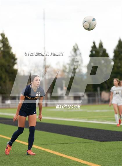 Thumbnail 2 in Bellevue vs Roosevelt (WIAA 3A Semifinal) photogallery.