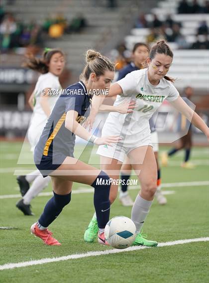 Thumbnail 1 in Bellevue vs Roosevelt (WIAA 3A Semifinal) photogallery.