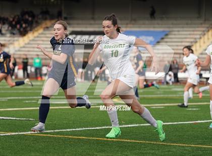 Thumbnail 2 in Bellevue vs Roosevelt (WIAA 3A Semifinal) photogallery.