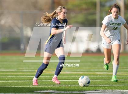 Thumbnail 1 in Bellevue vs Roosevelt (WIAA 3A Semifinal) photogallery.