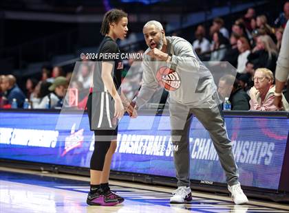 Thumbnail 2 in Woodgrove vs. Hampton (VHSL Class 4 State Final) photogallery.