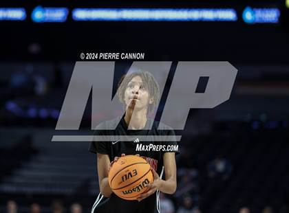 Thumbnail 3 in Woodgrove vs. Hampton (VHSL Class 4 State Final) photogallery.