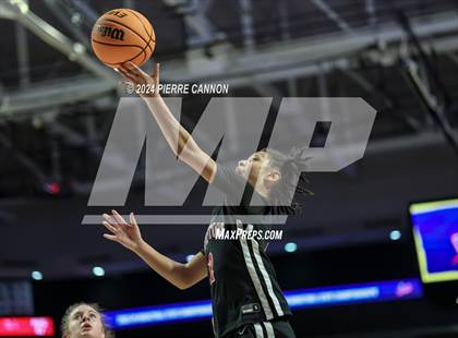 Thumbnail 2 in Woodgrove vs. Hampton (VHSL Class 4 State Final) photogallery.