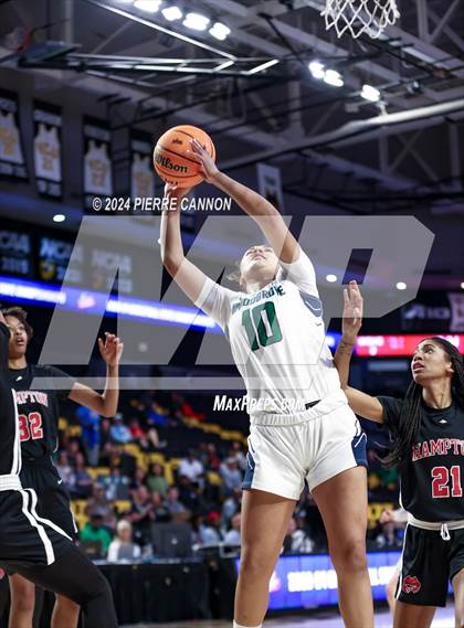 Thumbnail 1 in Woodgrove vs. Hampton (VHSL Class 4 State Final) photogallery.