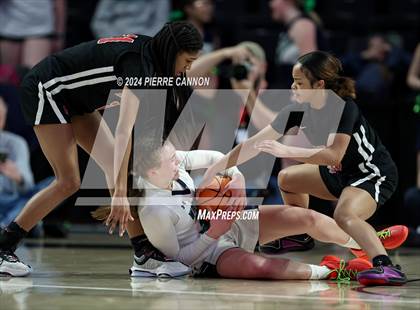 Thumbnail 2 in Woodgrove vs. Hampton (VHSL Class 4 State Final) photogallery.