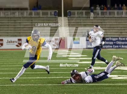 Thumbnail 3 in Shoreham-Wading River vs. Cold Spring Harbor (Long Island Class IV Championship) photogallery.