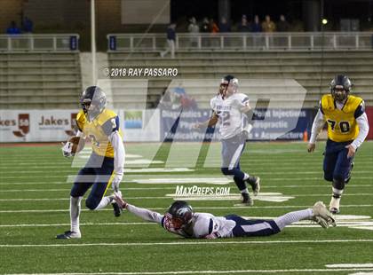Thumbnail 2 in Shoreham-Wading River vs. Cold Spring Harbor (Long Island Class IV Championship) photogallery.