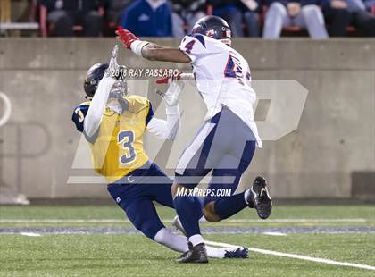 Thumbnail 2 in Shoreham-Wading River vs. Cold Spring Harbor (Long Island Class IV Championship) photogallery.