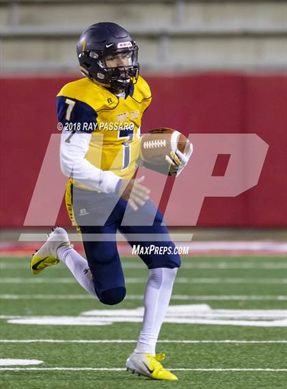 Thumbnail 3 in Shoreham-Wading River vs. Cold Spring Harbor (Long Island Class IV Championship) photogallery.
