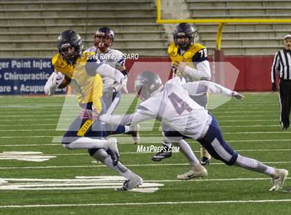 Thumbnail 3 in Shoreham-Wading River vs. Cold Spring Harbor (Long Island Class IV Championship) photogallery.