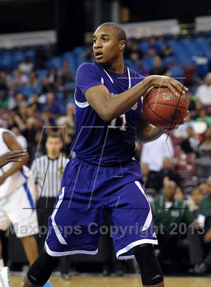 Thumbnail 1 in St. Augustine vs. Sacred Heart Cathedral (CIF State D3 Final) photogallery.
