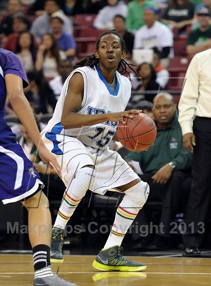 Thumbnail 2 in St. Augustine vs. Sacred Heart Cathedral (CIF State D3 Final) photogallery.