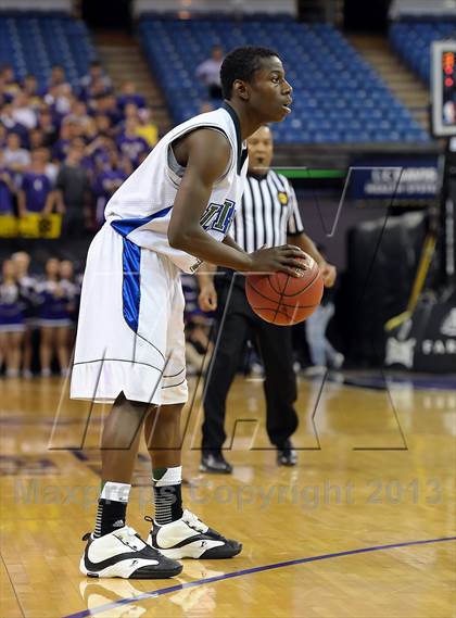Thumbnail 3 in St. Augustine vs. Sacred Heart Cathedral (CIF State D3 Final) photogallery.