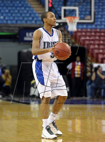 Thumbnail 3 in St. Augustine vs. Sacred Heart Cathedral (CIF State D3 Final) photogallery.
