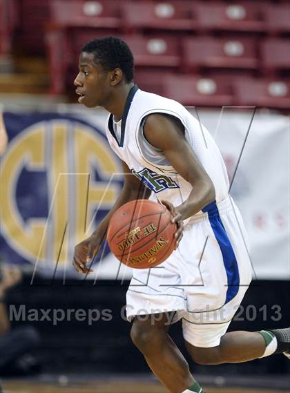 Thumbnail 2 in St. Augustine vs. Sacred Heart Cathedral (CIF State D3 Final) photogallery.