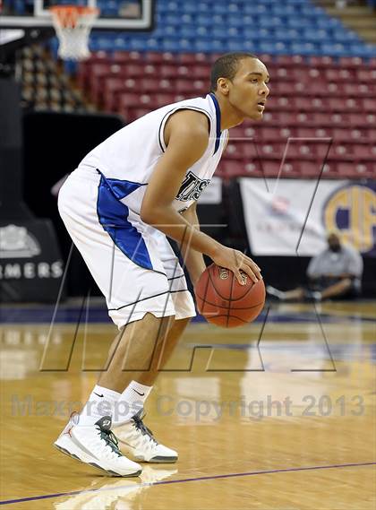 Thumbnail 1 in St. Augustine vs. Sacred Heart Cathedral (CIF State D3 Final) photogallery.