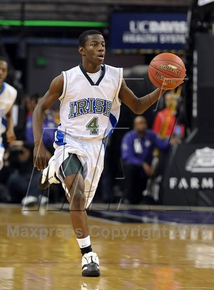 Thumbnail 3 in St. Augustine vs. Sacred Heart Cathedral (CIF State D3 Final) photogallery.