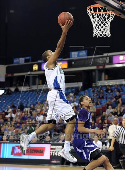 Thumbnail 3 in St. Augustine vs. Sacred Heart Cathedral (CIF State D3 Final) photogallery.