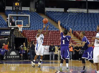 Thumbnail 3 in St. Augustine vs. Sacred Heart Cathedral (CIF State D3 Final) photogallery.