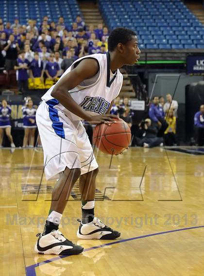 Thumbnail 2 in St. Augustine vs. Sacred Heart Cathedral (CIF State D3 Final) photogallery.