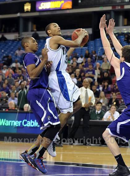 Thumbnail 3 in St. Augustine vs. Sacred Heart Cathedral (CIF State D3 Final) photogallery.
