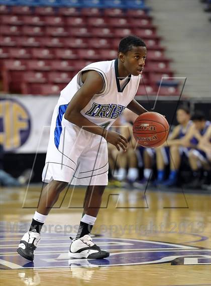 Thumbnail 2 in St. Augustine vs. Sacred Heart Cathedral (CIF State D3 Final) photogallery.