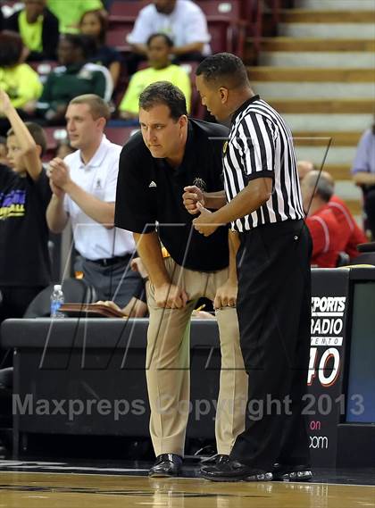 Thumbnail 3 in St. Augustine vs. Sacred Heart Cathedral (CIF State D3 Final) photogallery.