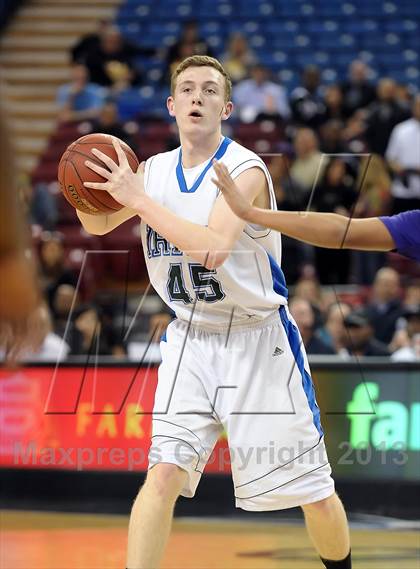 Thumbnail 1 in St. Augustine vs. Sacred Heart Cathedral (CIF State D3 Final) photogallery.